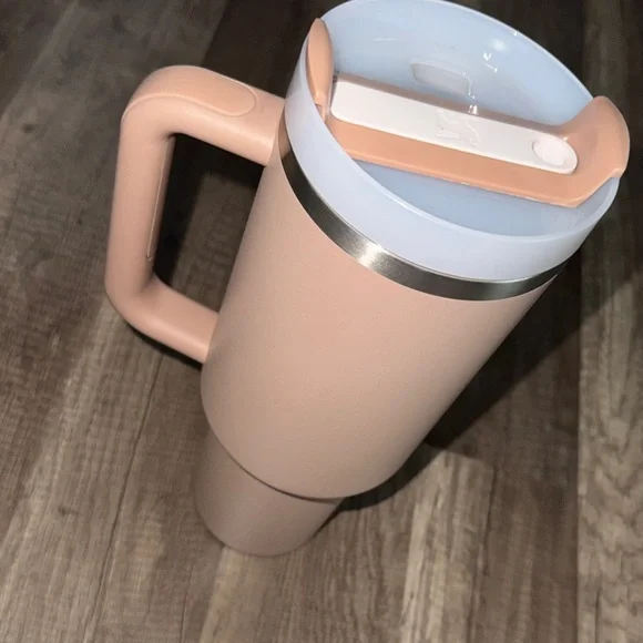 Stanley almond rose 40oz Mug with Handle - Picture 3 of 8